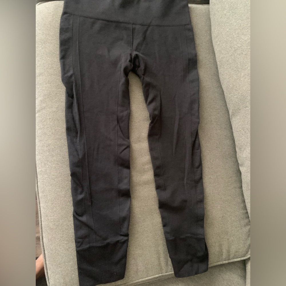 LuLuLemon cropped leggings - Picture 2 of 4